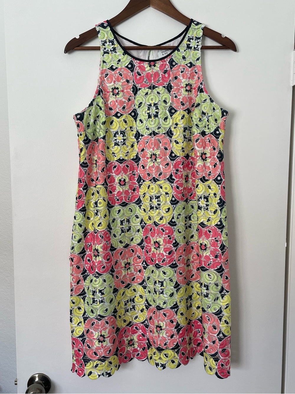 Crown & Ivy Eyelet Lace Dress M Multicolor Floral Sleeveless Scallop Hem Pockets